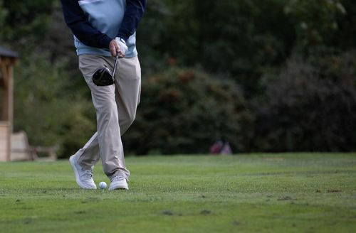 Hur långt slår en genomsnittlig golfspelaren