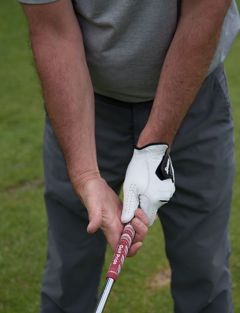 Steg för steg: En Nybörjarguide - Hur Man Greppar En Golfklubba