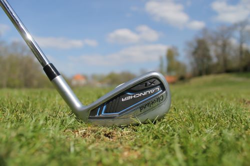 Så högt ska du pegga en golfboll