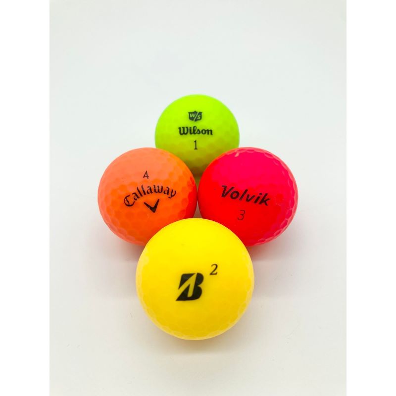 Färgade golfbollar